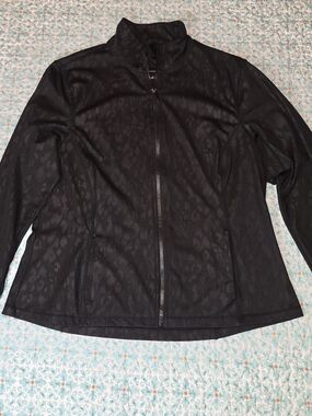 Women's Black Zip-Front Utility Jacket with Subtle Animal Texture